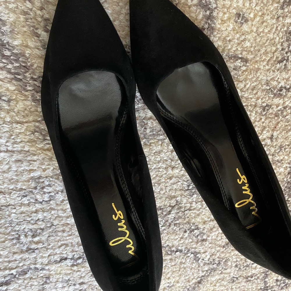 Size 9 black heels from Lulus!! Only wore once